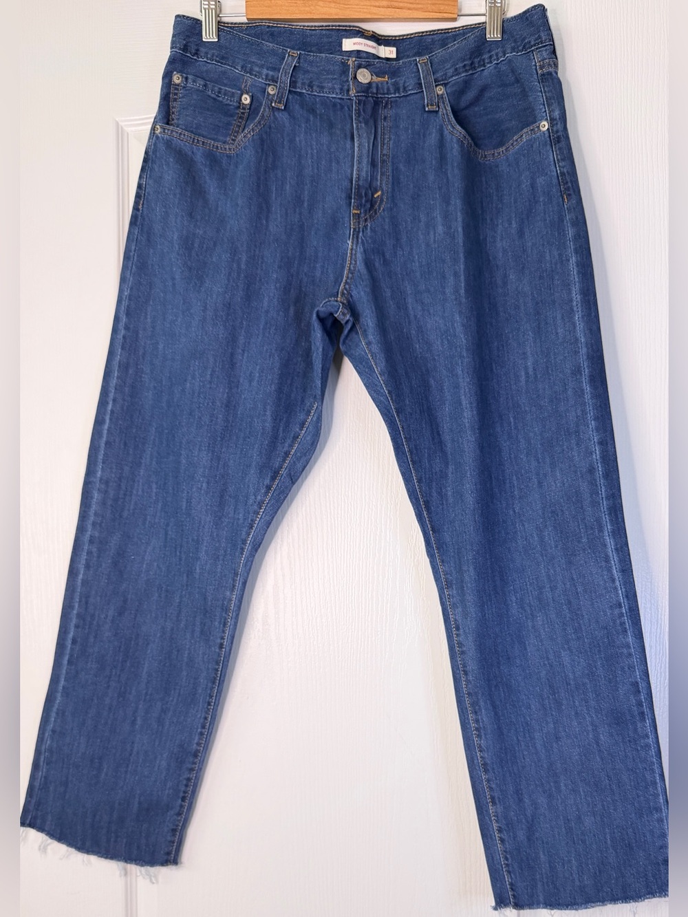 Levi’s Middy Straight Cropped Women’s Size 31 Mid Rise Straight Leg Raw Hem Jean